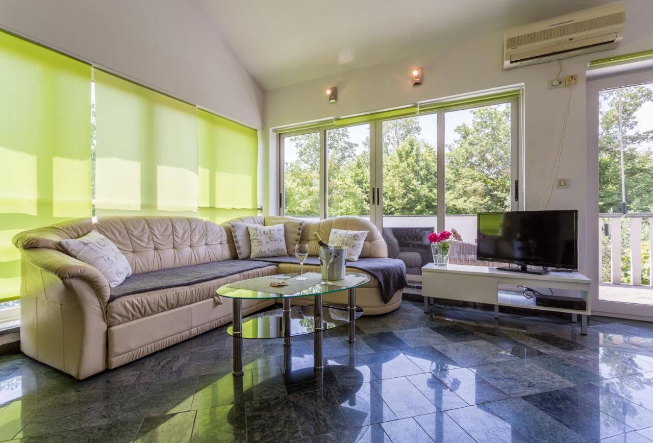 Molnar Resort Apartment Ljiljana Brzac Exterior photo